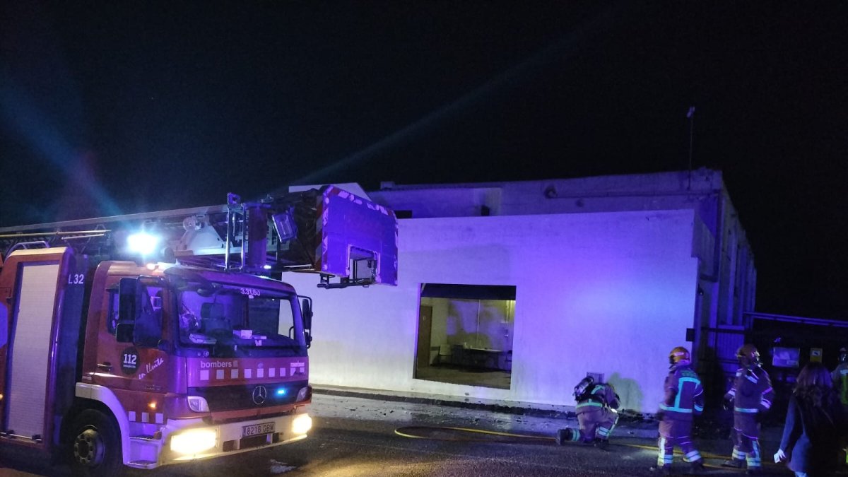 Efectius dels Bombers continuaven treballant al tancament d’aquesta edició.