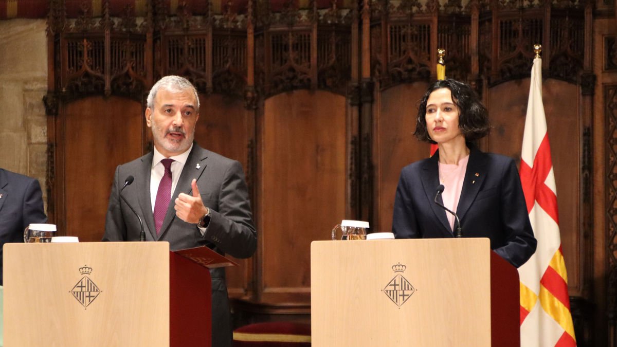 El alcalde de Barcelona, Jaume Collboni, ayer con la consellera de Interior, Núria Parlon. - ACN
