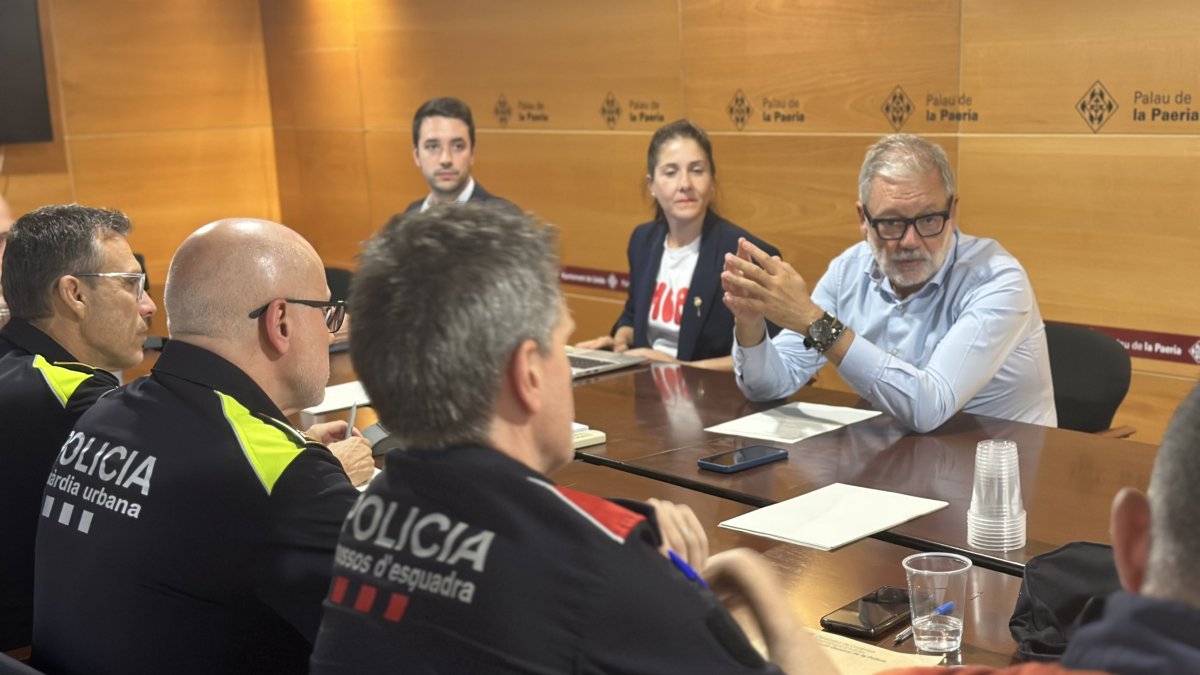 La reunió de coordinació entre totes les àrees municipals que participen en l’organització de l’Obert del Centre Històric.