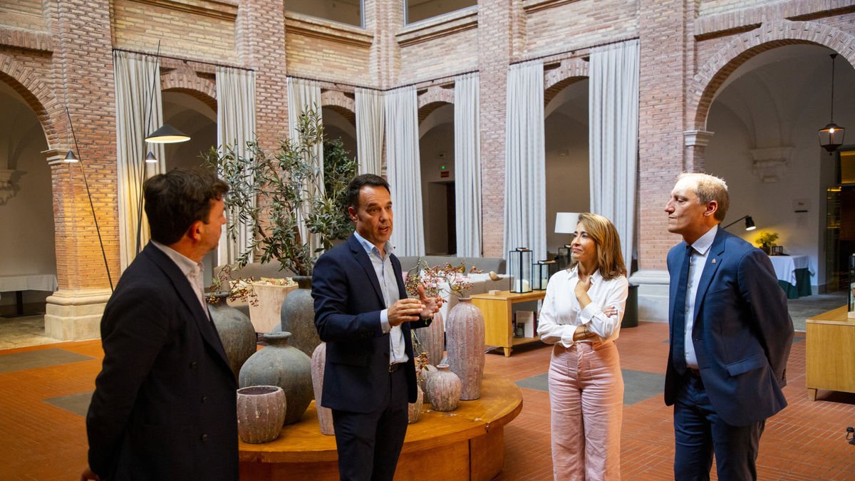 La presidenta de Paradores, Raquel Sánchez, en el Roser. - GERARD HOYAS
