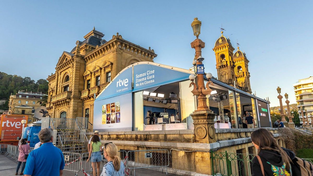 RTVE ha instalado una carpa en la plaza del Ayuntamiento. - RTVE