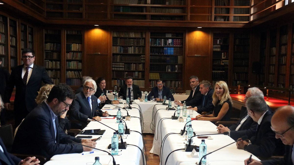 Díaz reunida con Sánchez-Llibre y representantes de empresarios. - ACN
