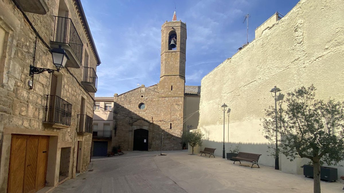 La plaça ha estat possible gràcies a la demolició d’un immoble. - X.S.