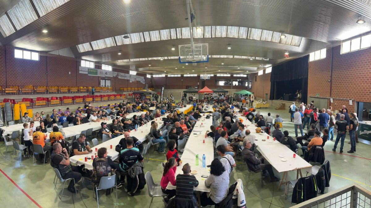 El pabellón de Bellcaire acogió el desayuno y el sorteo. - GRIPADA