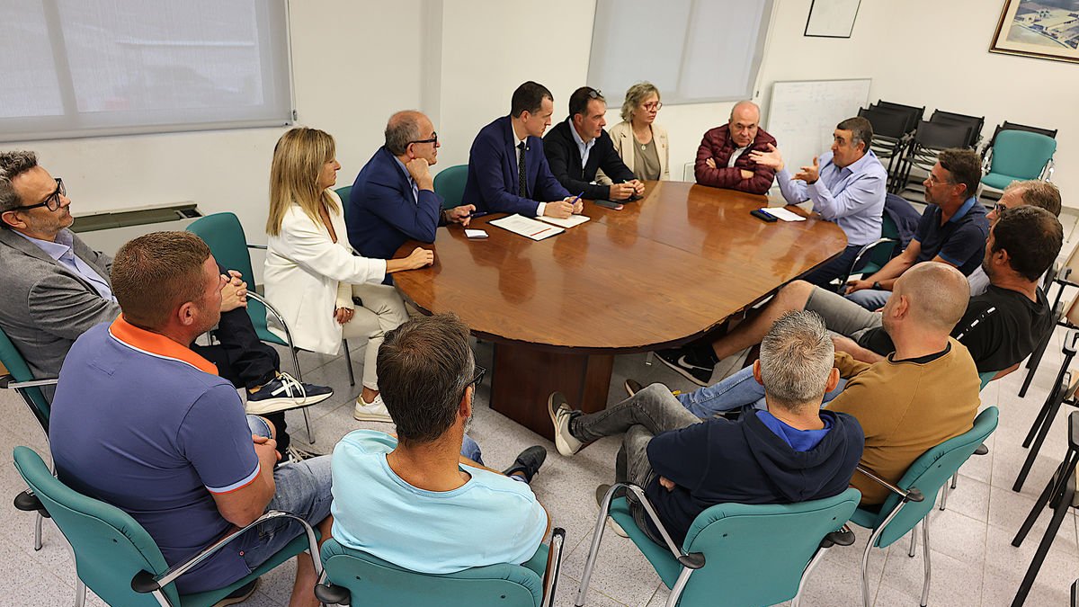 La reunión con el consejo de la cooperativa Les Planes de Torregrossa. - J.GÓMEZ