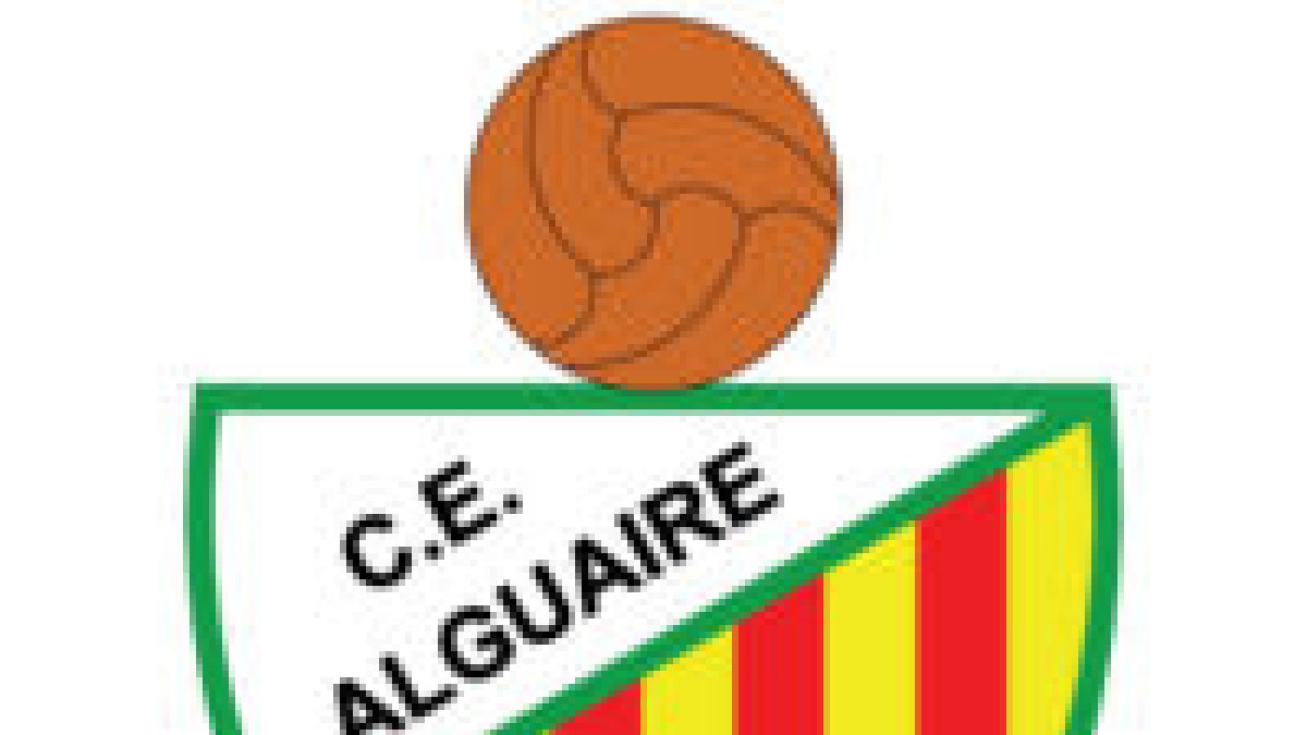 Imatge de la plantilla i el nou cos tècnic de l’Alguaire, liderat per David Quelle com a entrenador.