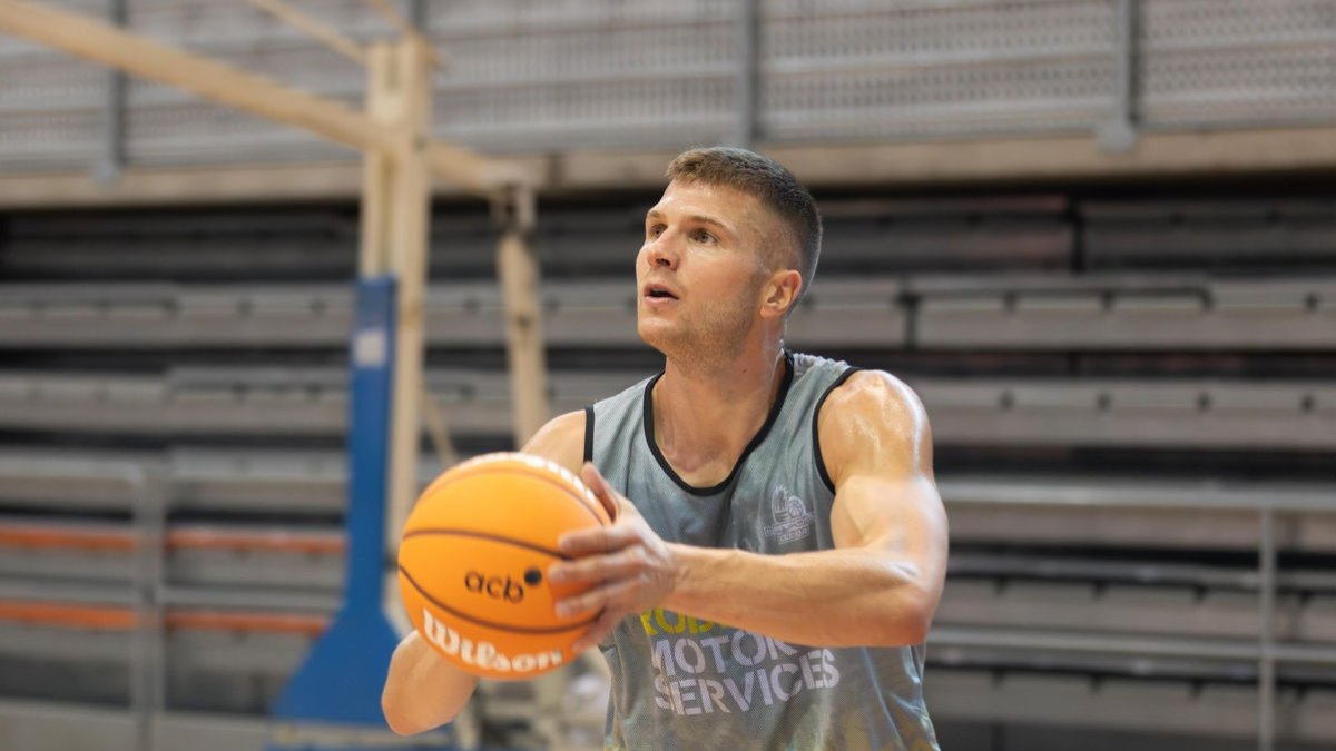 Edo Muric, ayer en su primera sesión de entrenamiento como jugador del Hiopos Lleida. - FORÇA LLEIDA