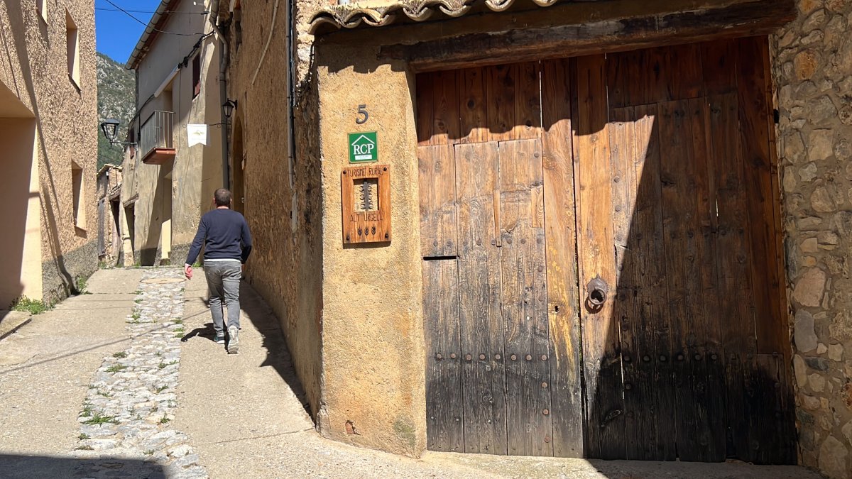 Exterior d'un establiment de turisme rural situat a Josa i Tuixén, a l'Alt Urgell.