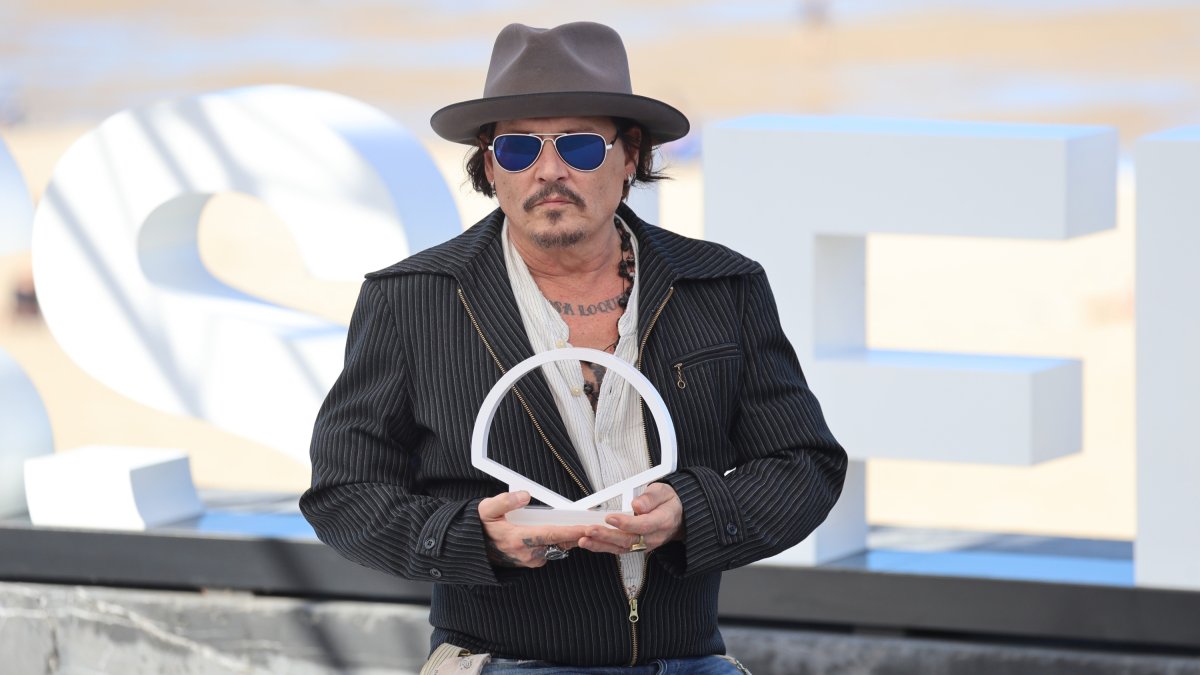 L’actor i director Johnny Depp posa durant el photocall de la pel·lícula 'Modi' en la 72 edició del Festival de Cine de Sant Sebastià.