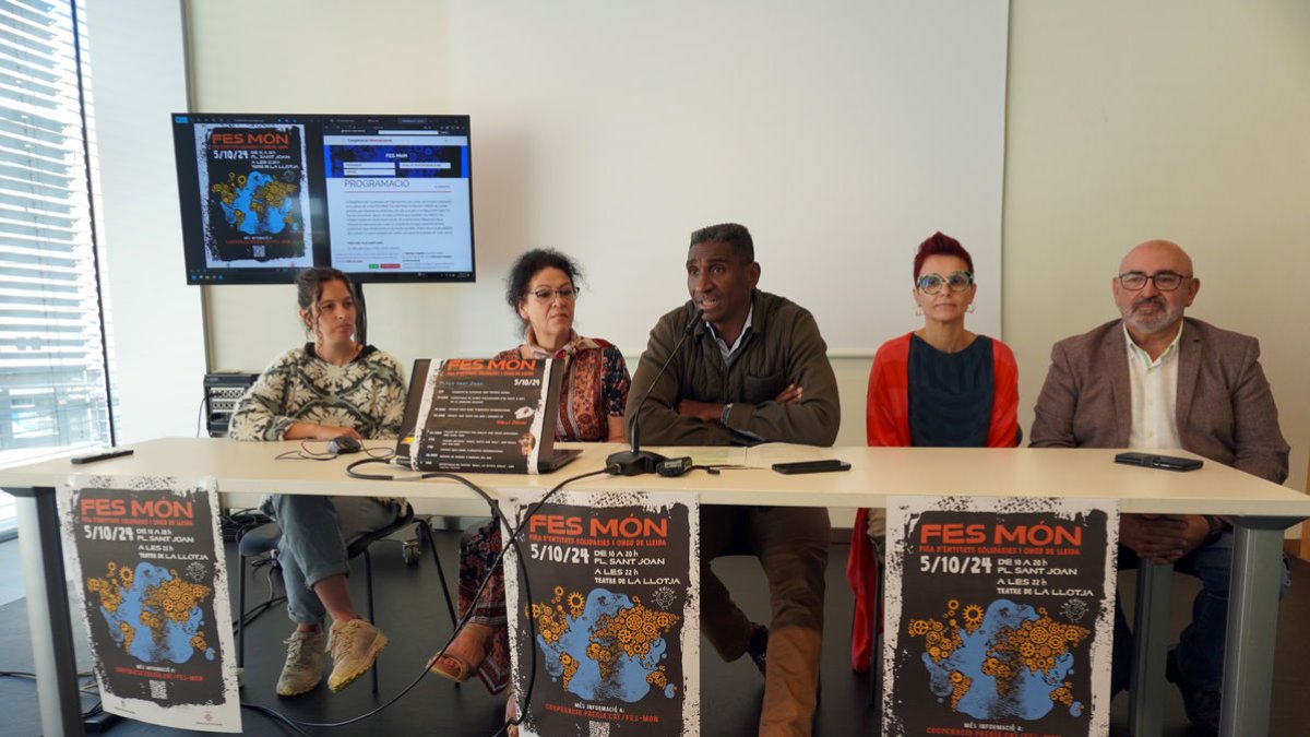 Un momento de la presentación de la primera feria Fes Món. - PAERIA