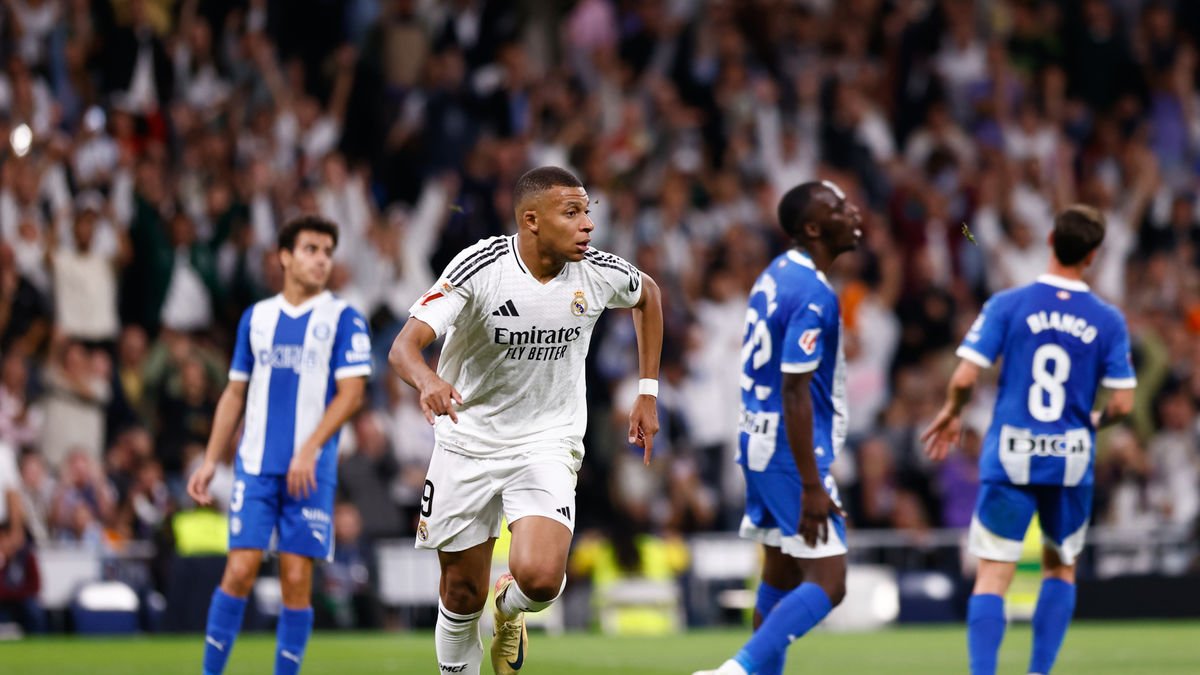Mbappé celebra el seu gol, que va significar el 2-0 abans del descans. - EUROPA PRESS