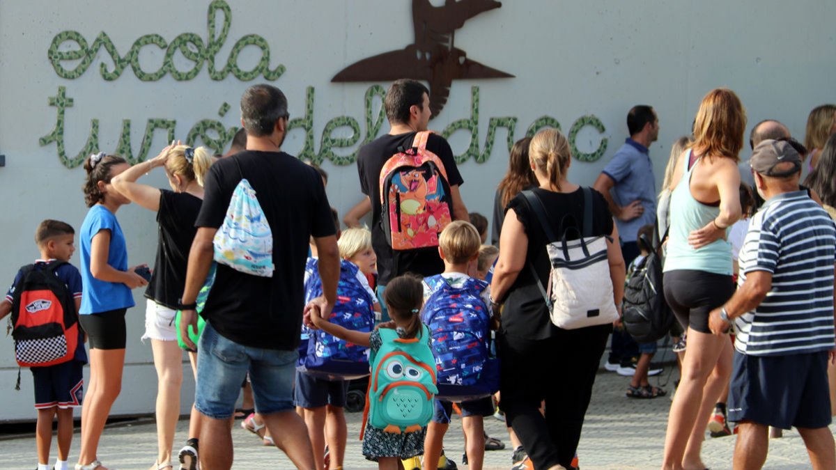 Familias de la escuela Turó del Drac, en Canet de Mar, donde el TSJC impuso el 25% en castellano. - ANC