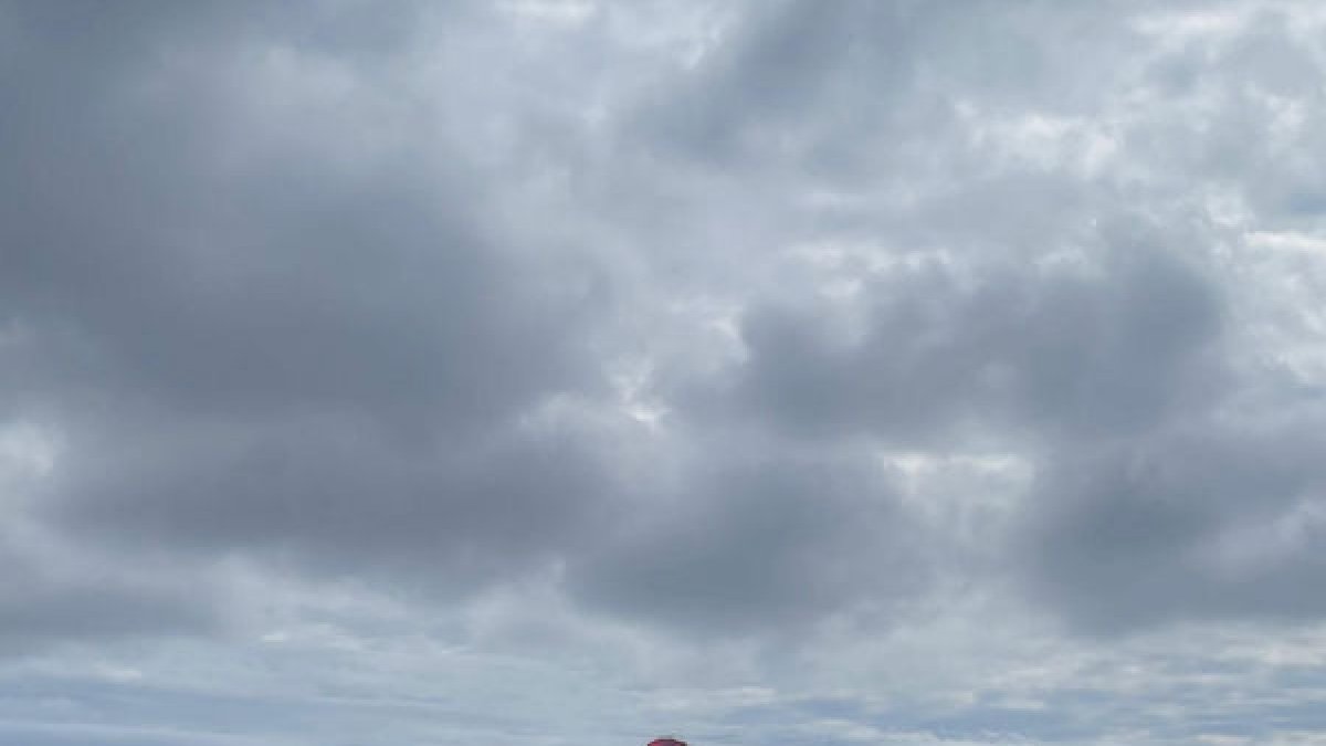 Nil Artal, en lo alto del podio, tras vencer en Vilanova i la Geltrú.