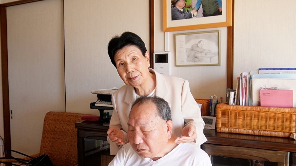 Foto, cedida por allegados a Jiji Press, muestra a Iwao Hakamada, con su hermana mayor, Hideko.