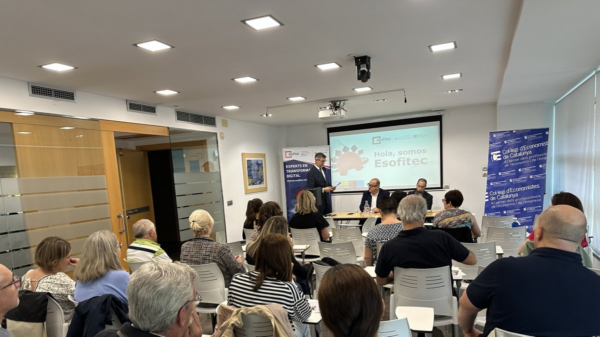 El Colegio de Economistas y Esofitec forman a 270 asesores sobre factura electrónica