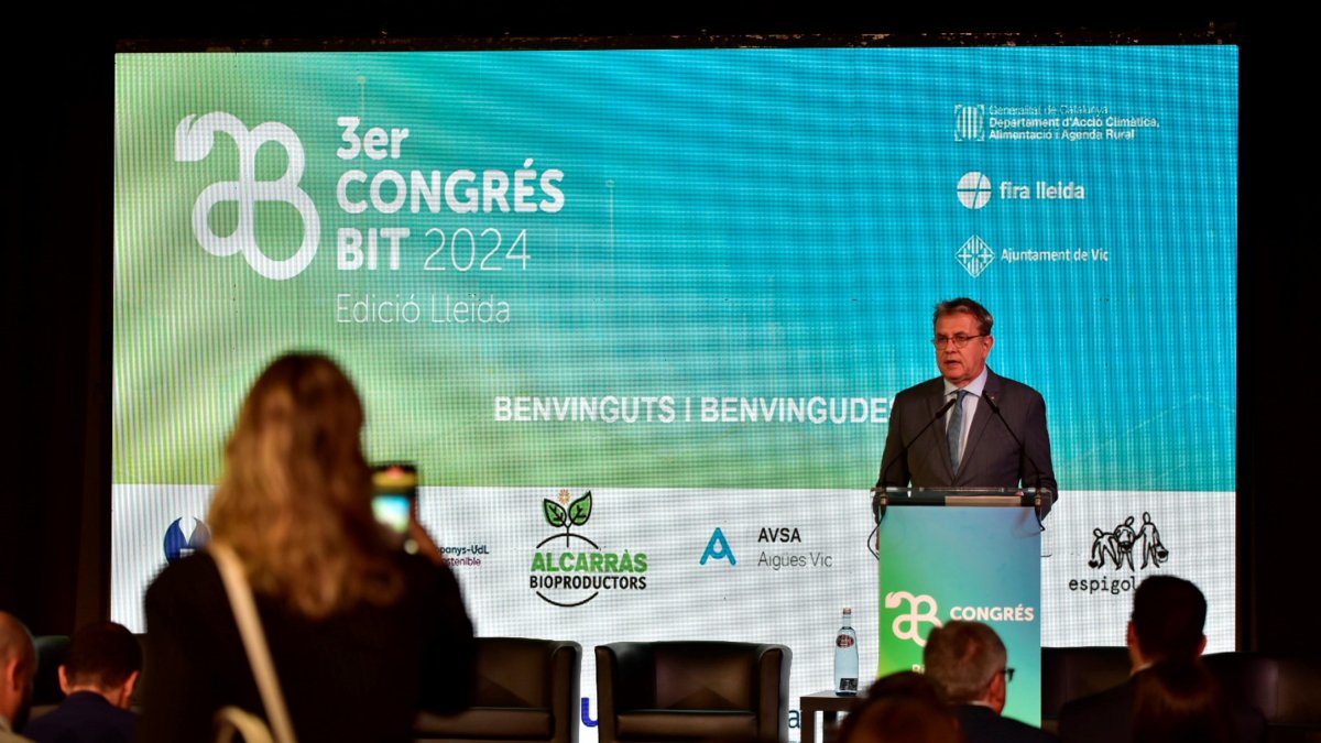 El presidente de la Diputación de Lleida, Joan Talarn, en el 3.º Congreso BIT que se celebra en el marco de la 70.ª Feri de Sant Miquel de Lleida