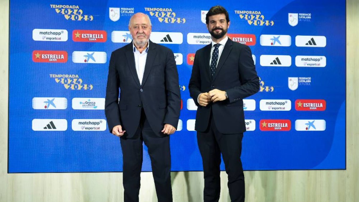 Joan Soteras i Gerard Esteva, ahir durant la presentació de la temporada del futbol català. - FEDERACIÓ CATALANA DE FUTBOL
