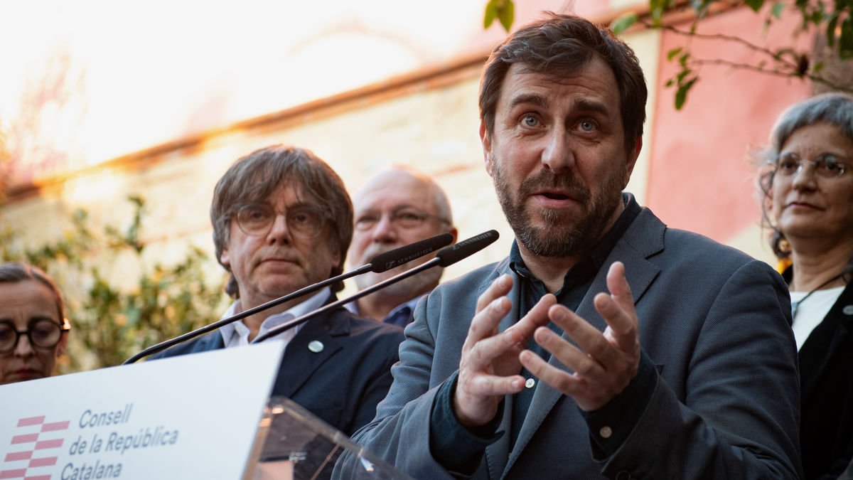 Carles Puigdemont y Toni Comín juntos en un acto del Consell de la República en marzo. - EUROPA PRESS