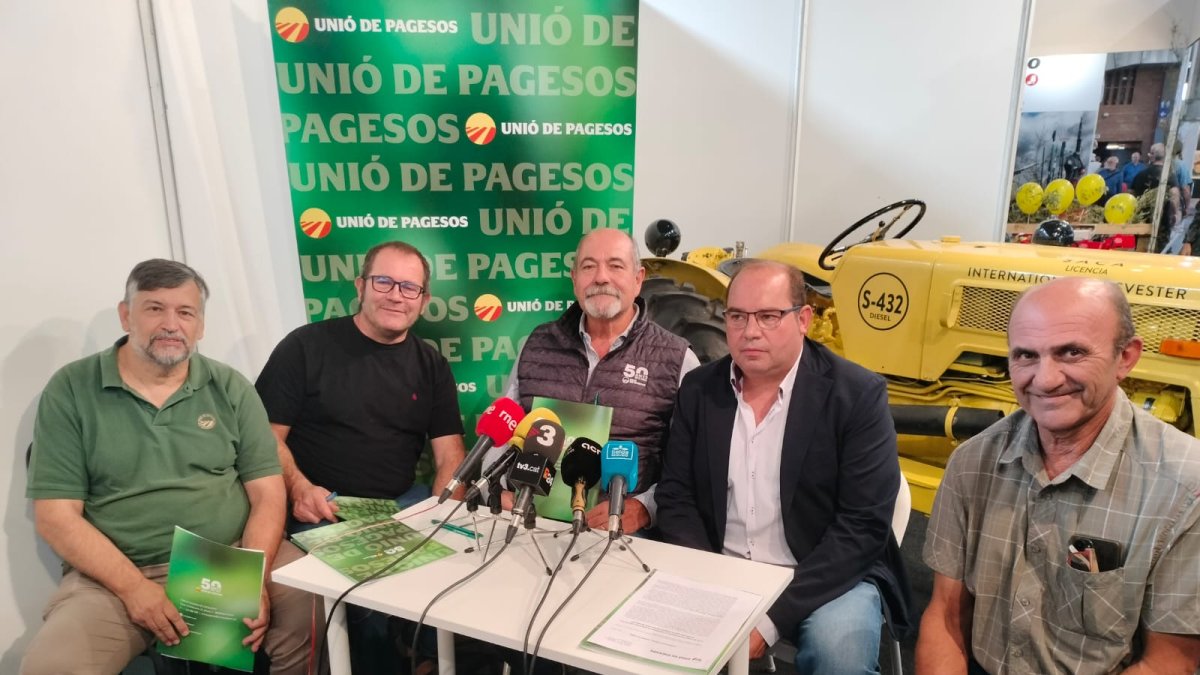 Els dirigents d’UP van valorar l’any agrari en la Fira de Sant Miquel.