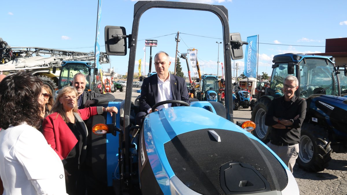 Jordi Turull, en un tractor a la Fira de Sant Miquel de Lleida.