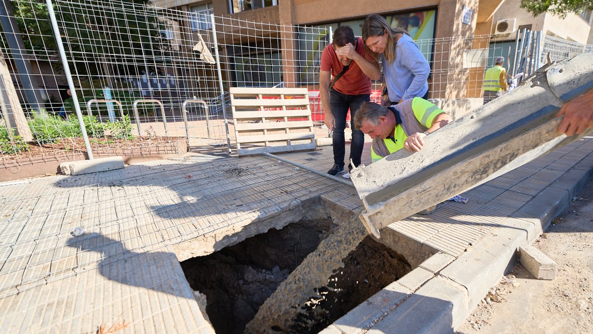 S'hi han abocat uns 36 metres cúbics de formigó.
