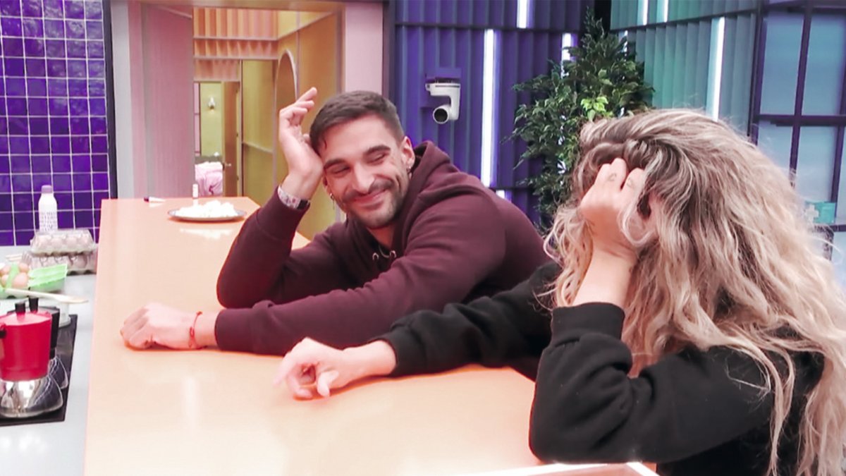 Después de muchas idas y venidas, Eddy y Violeta se han dejado llevar en el jacuzzi.