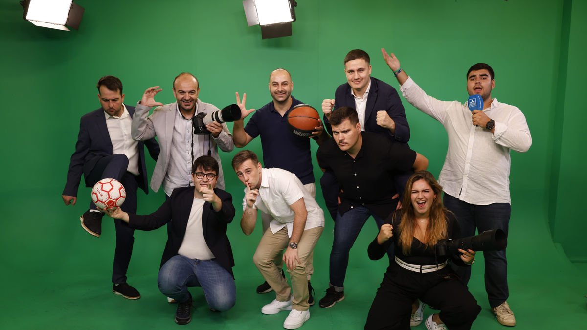 Imatge d’equip de ‘Lleida En Joc’ per a la temporada 2024/25, en la qual uneix les retransmissions televisives a la seua oferta. - JORDI ECHEVARRIA