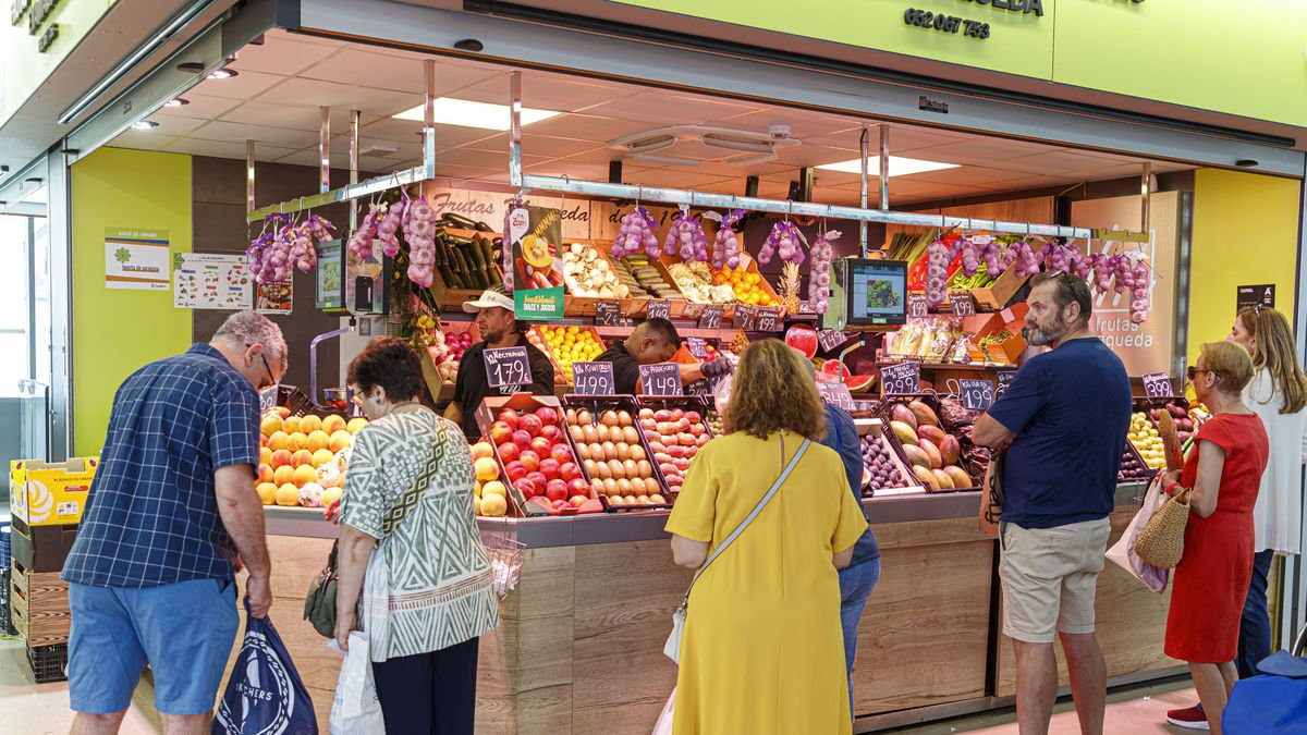 La caiguda dels preus de l’alimentació el mes passat ha contribuït al retrocés de l’IPC. - EFE