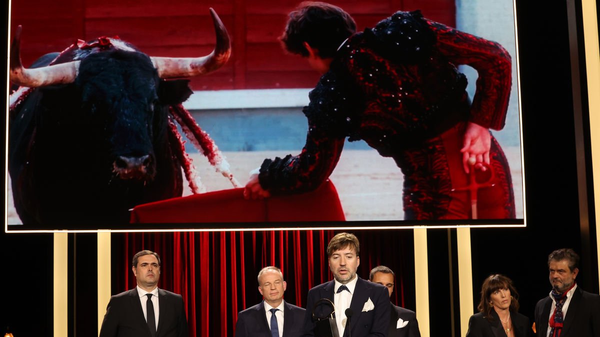 Albert Serra salió por la puerta grande en el festival de San Sebastián con su film ‘Tardes de soledad’. - EFE