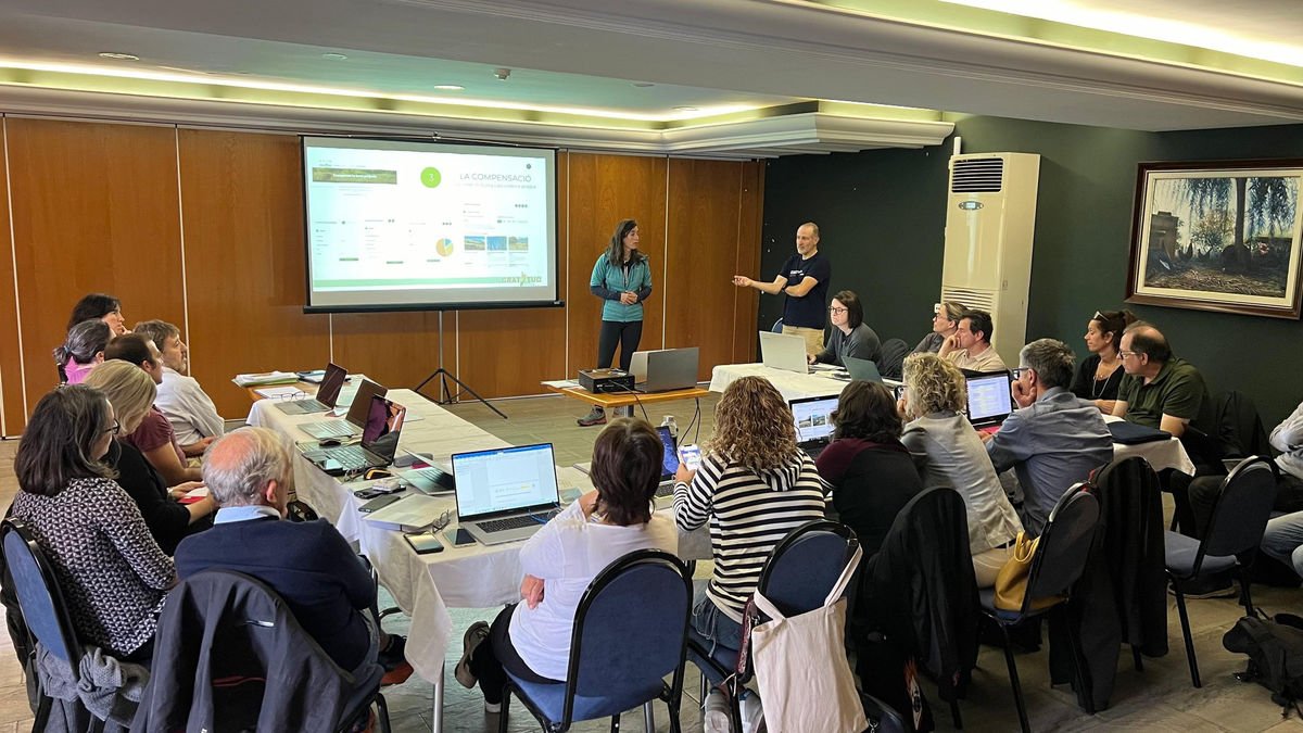 Los representantes de las firmas turísticas durante la jornada. - PARC NATURAL ALT PIRINEU