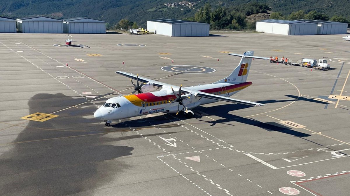Imagen del primera avión que ayer inició la temporada de vuelos regulares a Palma. - AEROPORTS DE CATALUNYA