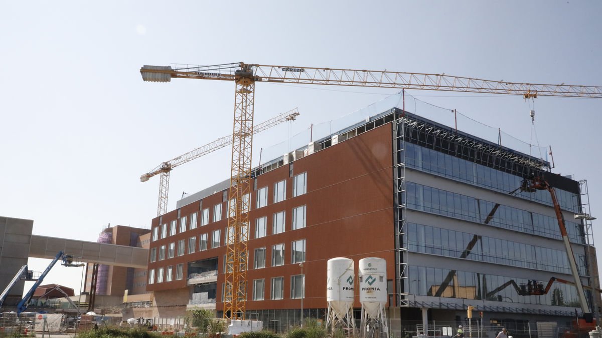Las obras del nuevo edificio de consultas externas del Arnau. - AMADO FORROLA