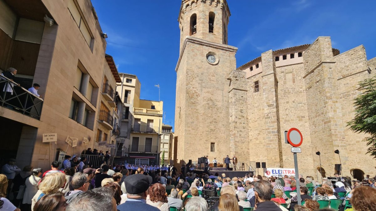El espectáculo ‘Míting La Crida’ de Comediants y otras compañías reunió a más de 500 personas. - AYUNTAMIENTO DE TREMP