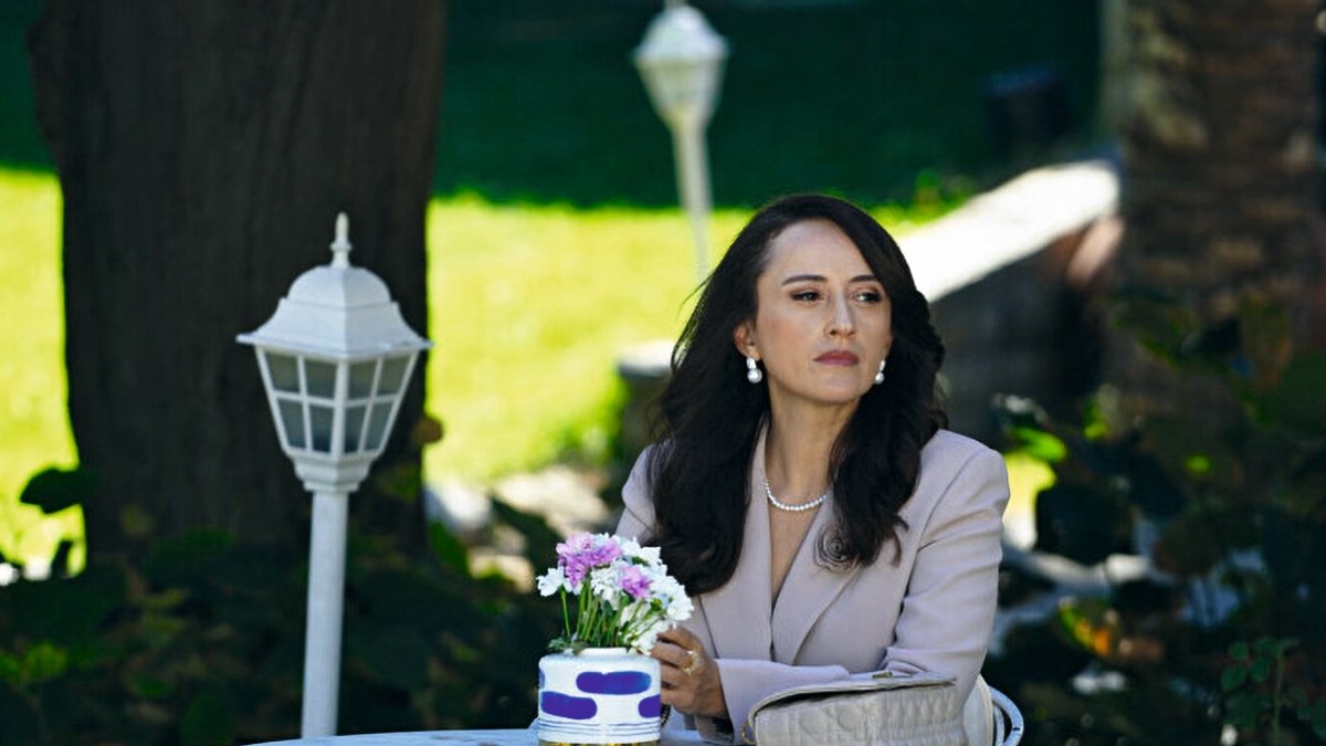 Firuze ofrece trabajo a Leyla: