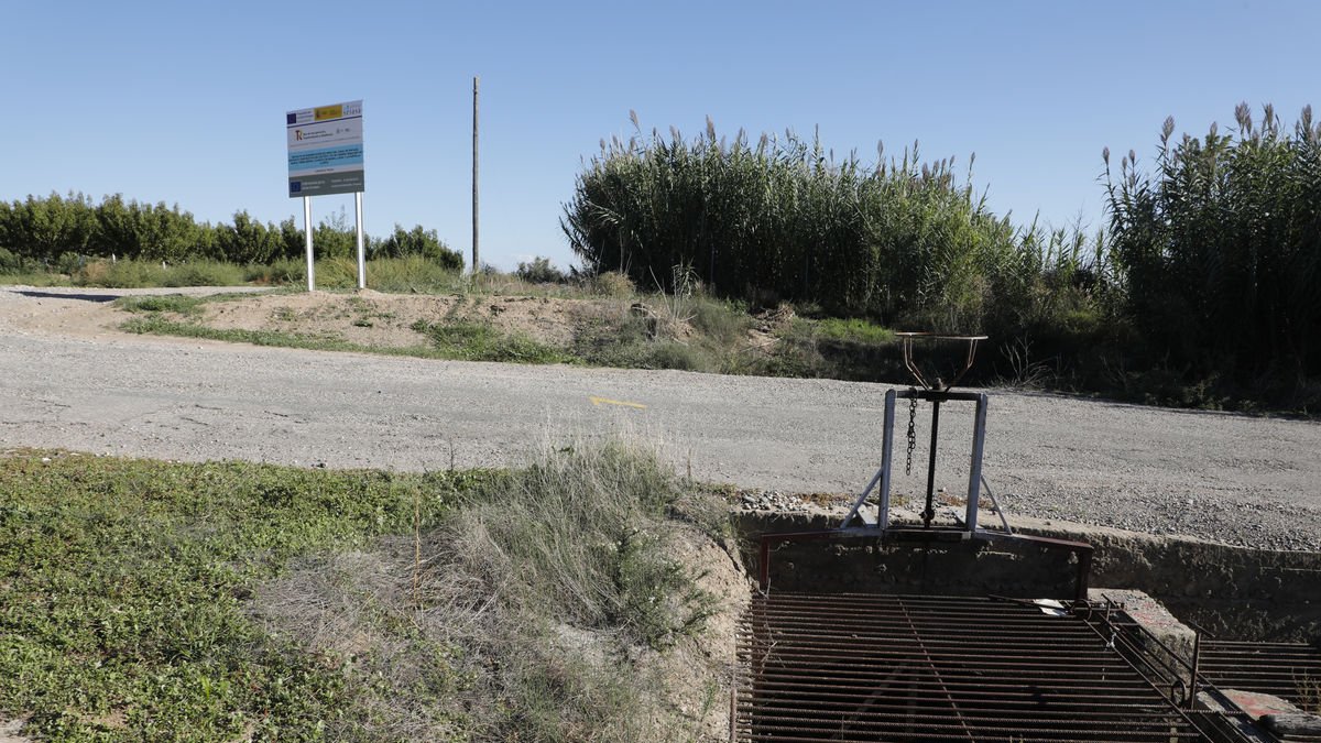 Comienza la intervención, que tiene que estar lista en 24 meses  ■  La Seiasa ya ha colocado el cartel en el que anuncia el inicio de las obras del sector 3 para modernizar 1.880 hectáreas de seis municipios del Segrià. Los trabajos tienen un pl ... - AMADO FORROLLA