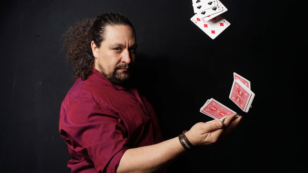 Miguel Ángel Gea, un referent internacional en màgia de prop. - AJUNTAMENT DE SOLSONA