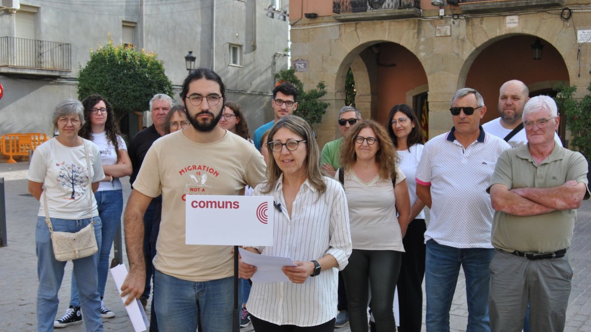 Montse Cortasa i Marc Dalmau, acompanyats per simpatitzants. - E. FARNELL