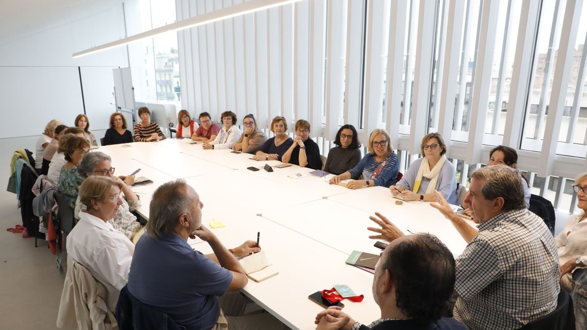 El Morera estrena club de lectura, conducido por el escritor Emili Bayo - AMADO FORROLLA