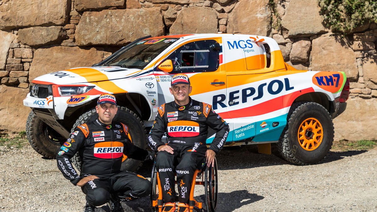 IsidreEsteve junto a su copiloto Txema Villalobos. - MEDIAGÉ COMUNICACIÓN