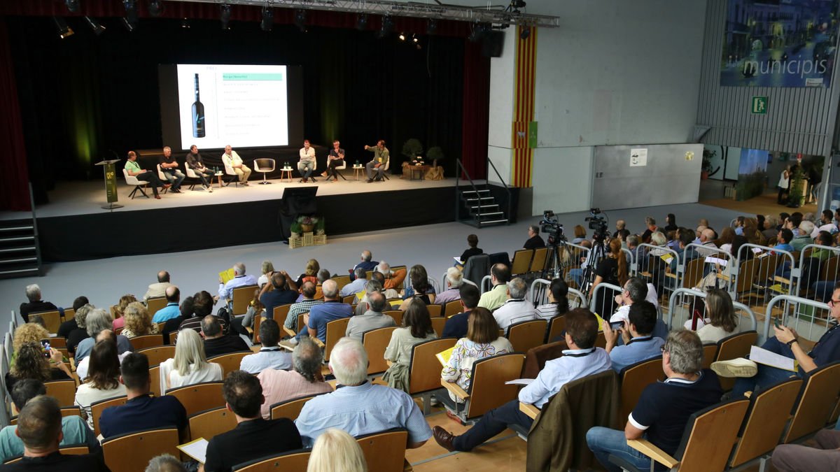 La primera de las mesas en las que se analizaron los retos del sector del aceite de oliva virgen extra. - E. FARNELL