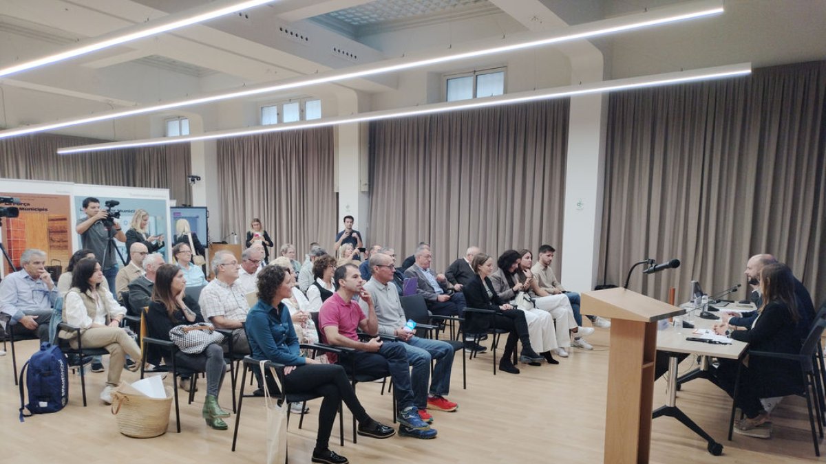 Un moment de l’acte en què s’ha presentat el balanç del programa ‘Reempresa’. - T.CONTRERAS
