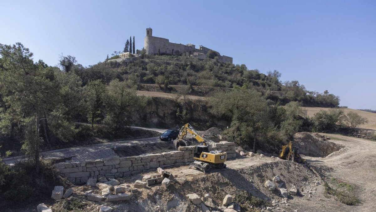 Mur de contenció per millorar l'accés a Montfalcó Murallat - E.J.