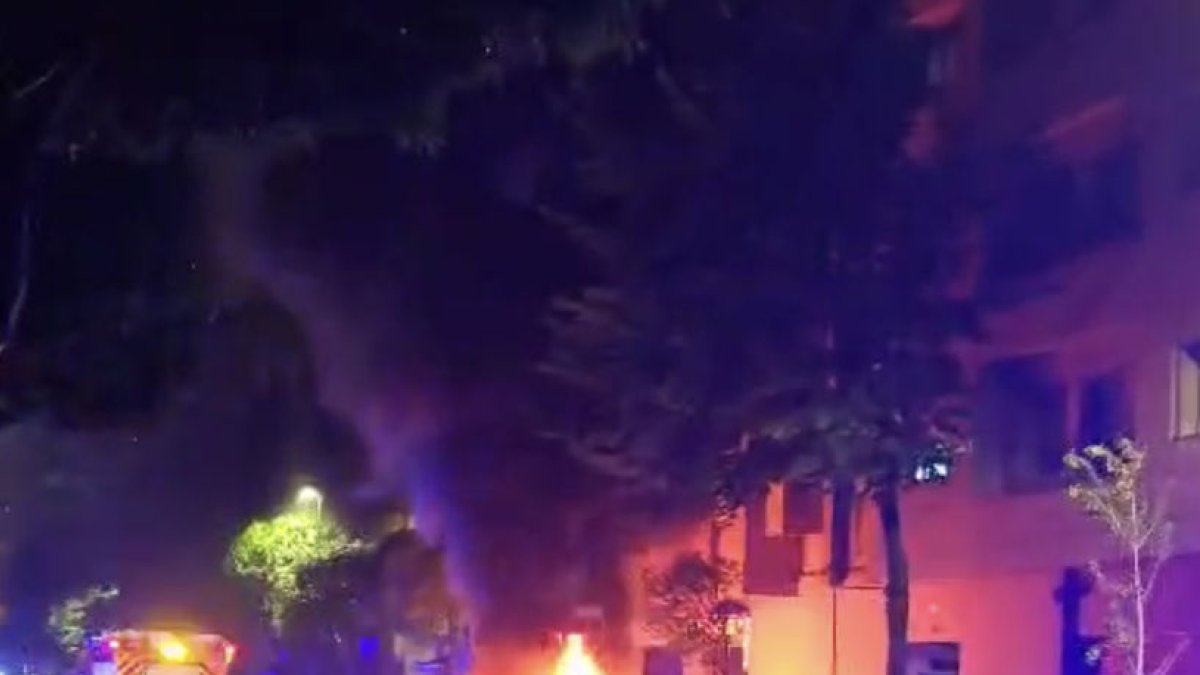 Aparatós incendi d'un cotxe a Cristòfol de Boleda