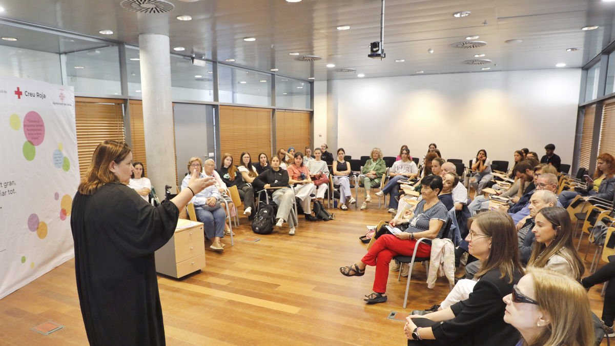 Acto de sensibilización ayer del Sempre Acompanyats en el campus de Cappont de la UdL. - AMADO FORROLLA