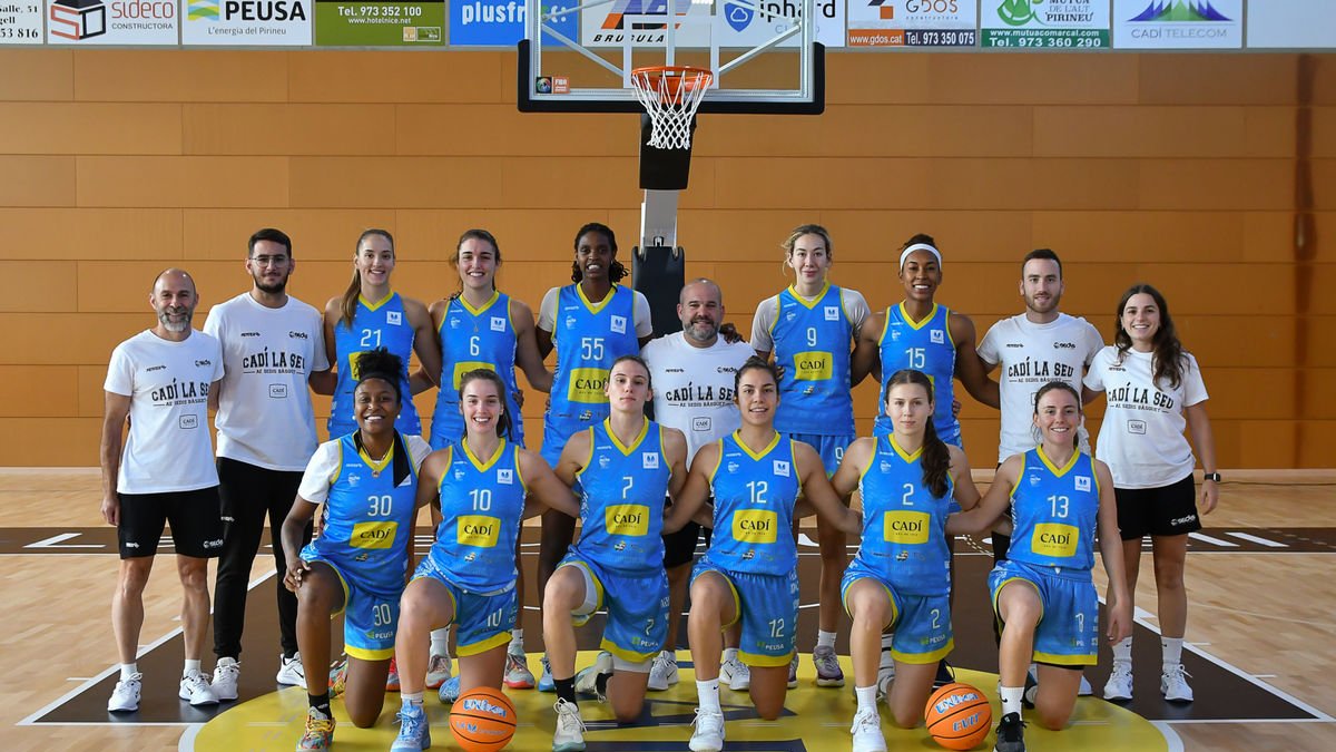 El equipo urgelense 2024-2025 presenta hasta nueve caras nuevas respecto a la pasada, además del entrenador, Isaac Fernández, que sustituye a Fabián Téllez. - MARC SANYÉ EL 9 NOU