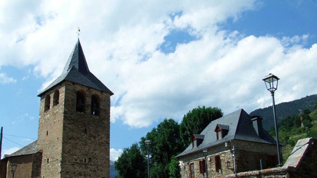 Er exterior dera glèisa Sant Estèue de Montcorbau. - AJUNTAMENT DE VIELHA E MIJARAN