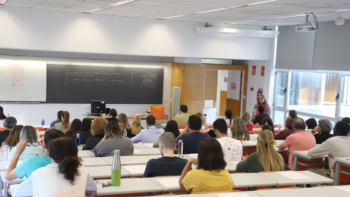 Alguns dels aspirants a administratiu de la Generalitat. - MAGDALENA ALTISENT