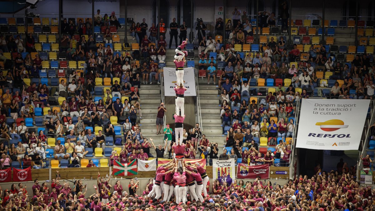 Un momento de la intervención de los Castellers de Lleida en el concurso de Tarragona ayer.