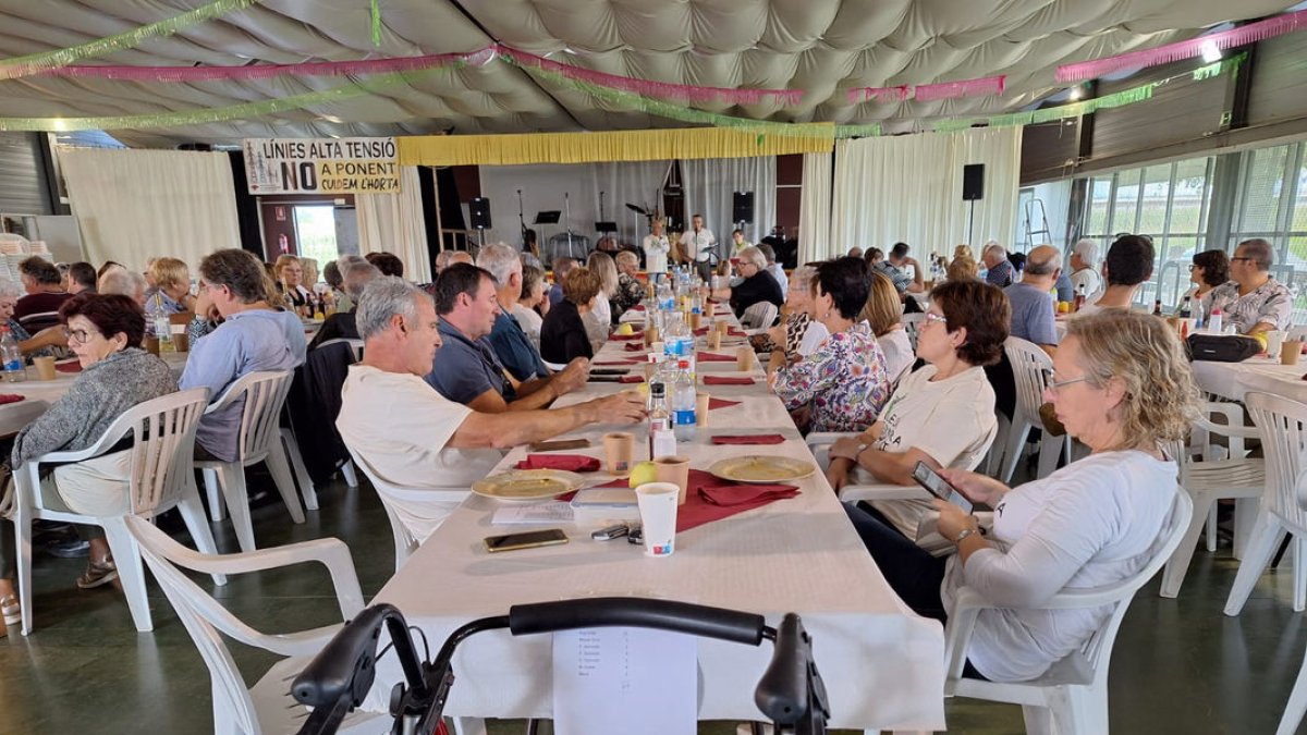 La comida popular de la jornada lúdica y reindicativa de ayer. - LLEIDA CONTRA LA MAT