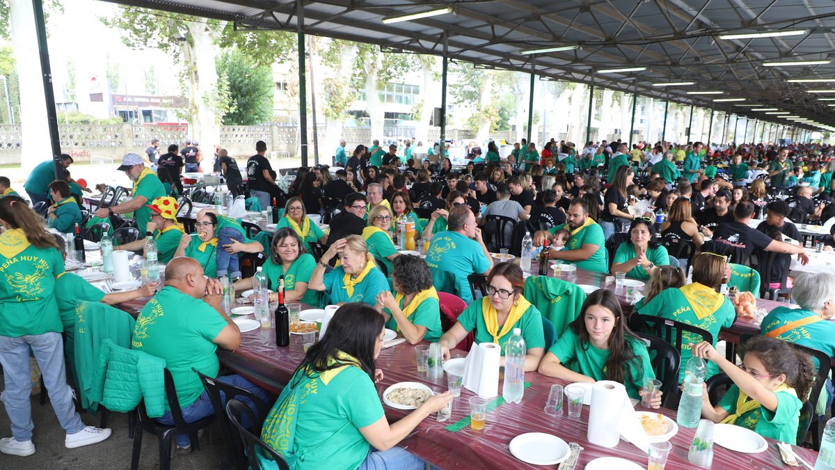 Miles de ‘collistes’ llenaron ayer los Camps Elisis en la 41 edición del Aplequet de Tardor. - MAGDALENA ALTISENT